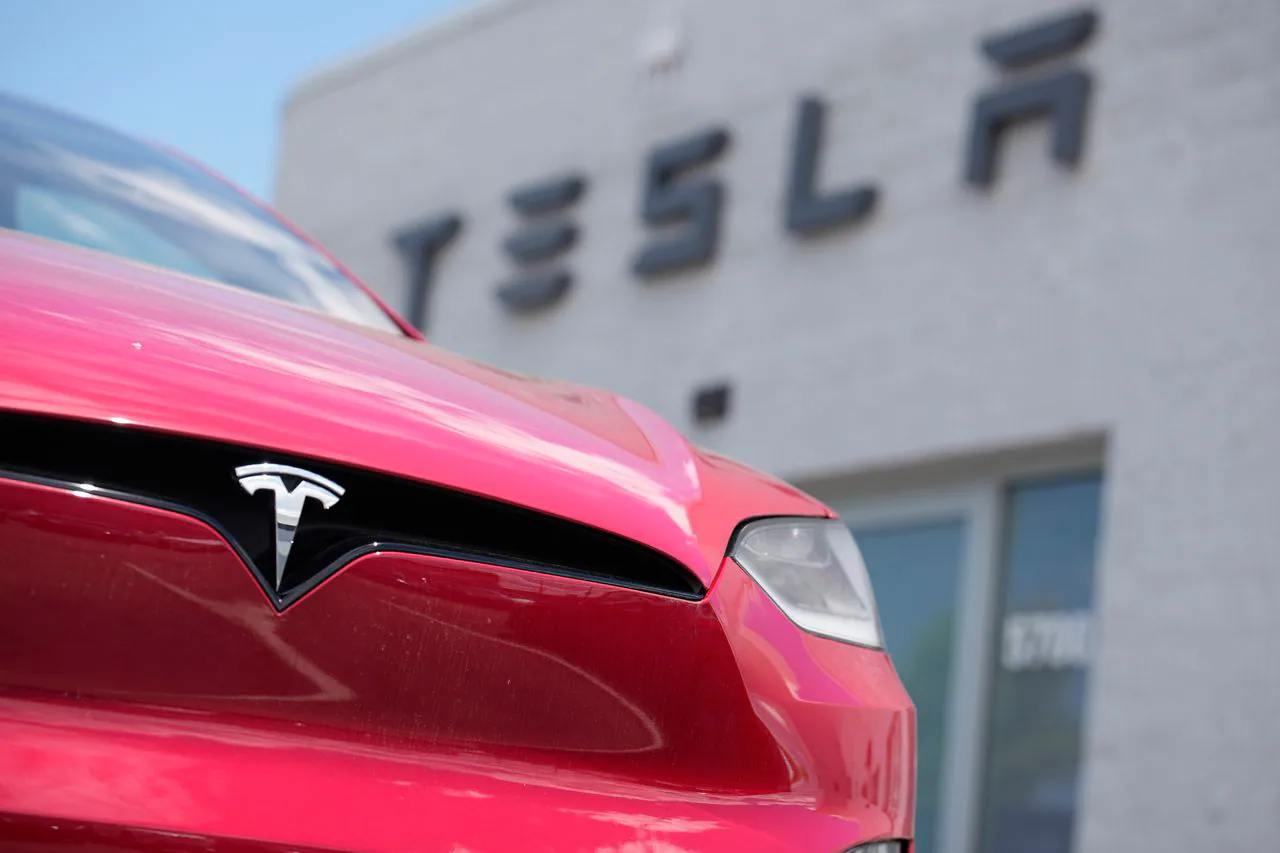 Tesla เรียกคืนรถยนต์กว่า 1.61 ล้านคันในซีรีส์ S3XY