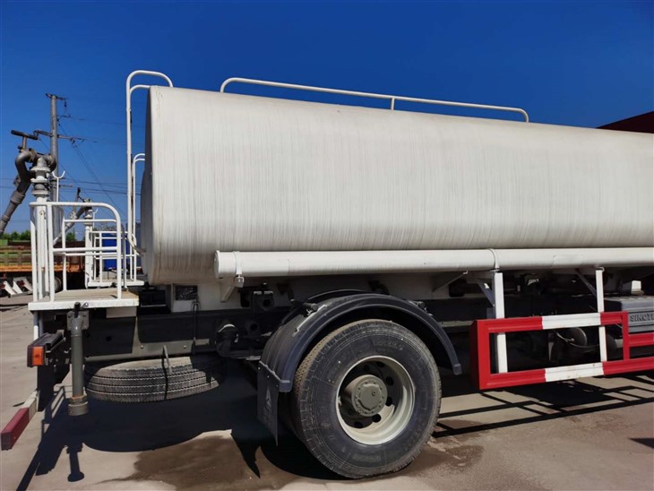 New Sinotruk HOWO 4×2 Sprinkler Truck Sprayer Truck