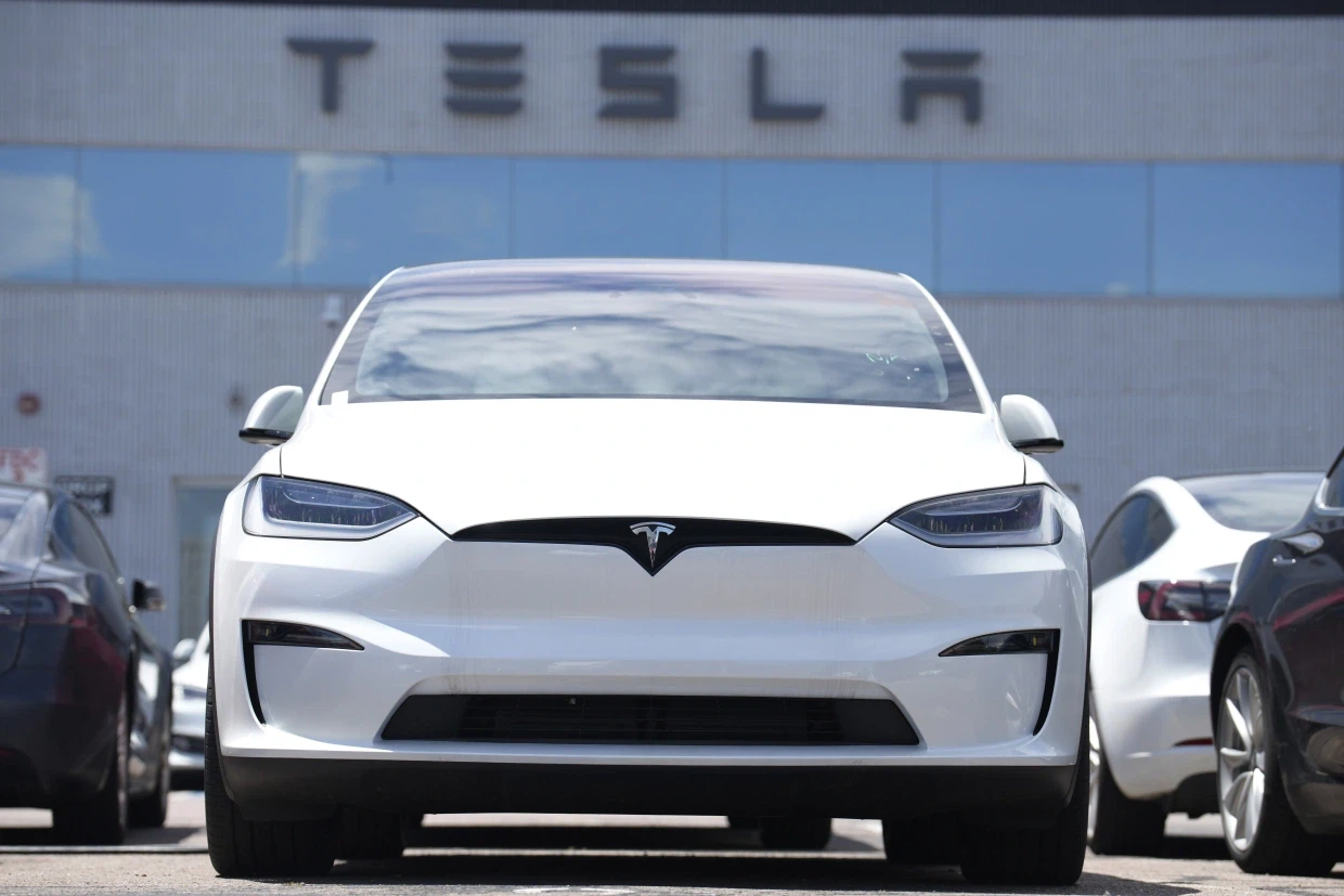 Tesla ลดราคาทั่วโลก