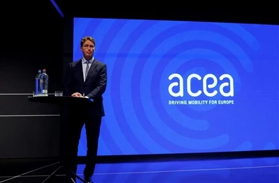 CEO ของ Mercedes เรียกร้องให้สหภาพยุโรปยกเลิกการปรับการปล่อยมลพิษ
