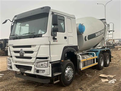ใหม่ Sinotruk HOWO 6 × 4 รถโม่ผสม